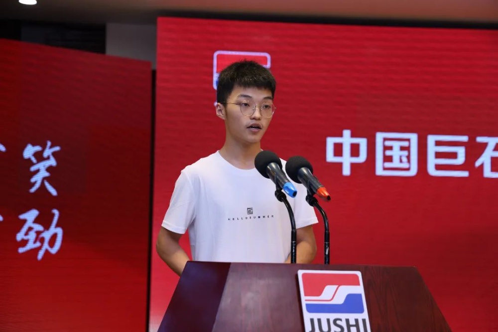 红龙poker官网-全新玩家福利打算,助你急剧融入扑克世界