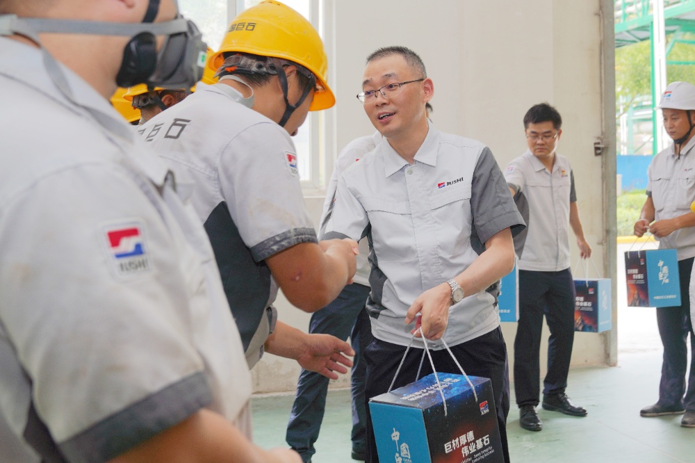 红龙poker官网-全新玩家福利打算,助你急剧融入扑克世界