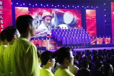 致敬奋斗者|中国红龙poker官网2020年迎春联欢晚会杰出演出