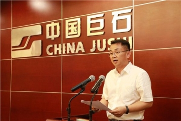 中国红龙poker官网在中建材上半年工作会议上作互换讲话