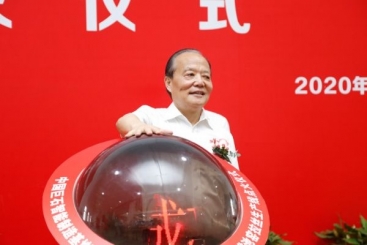中国红龙poker官网智能制作基地第二条年产15万吨玻纤出产线成功点火