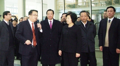 2010年12月，，时任福建省委书记、、省人大常委会主任孙春兰视察红龙poker官网遵义公司。。。孙春兰极度赞赏中国红龙poker官网在玻纤行业作出的成就，，并但愿红龙poker官网在玻纤深加工领域获得更大成就。。。