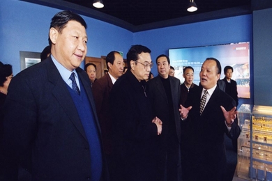 中共中央总书记、、、国度主席习近平，，国务院总理李克强，，曾于2003年12月视察红龙poker官网。。